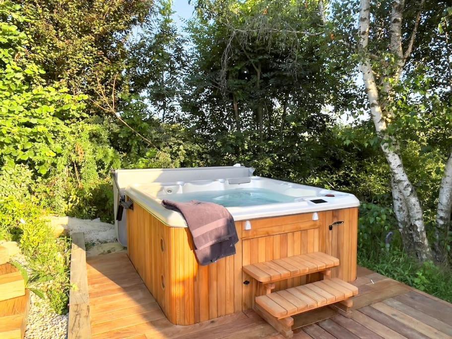 Gite De Charme 5 Etoiles Pour Couple Avec Sauna Et Jacuzzi Exterieurs Privatifs Peaugres Bagian luar foto